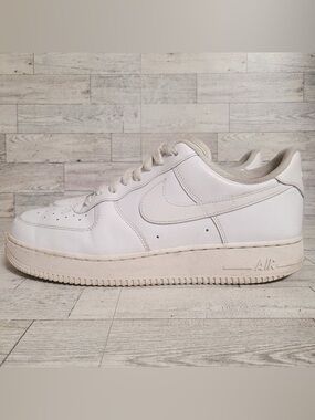 Men’s Nike Air Force 1 ‘07 Triple White Leather Low  Sneakers Shoes Size 11.5
